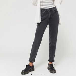 BDG High-Waisted Mom Jean – Washed Black